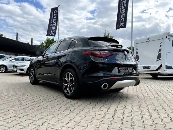 ALFA ROMEO STELVIO SUPER (2/28)
