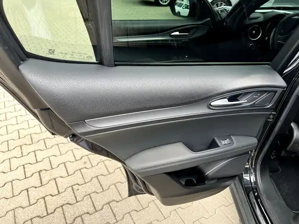 ALFA ROMEO STELVIO SUPER (12/28)