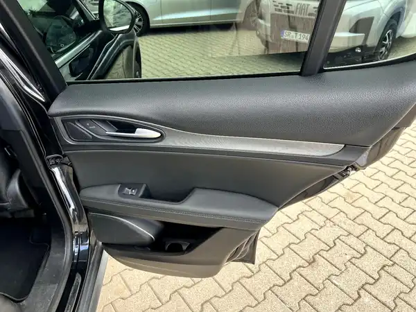 ALFA ROMEO STELVIO SUPER (15/28)