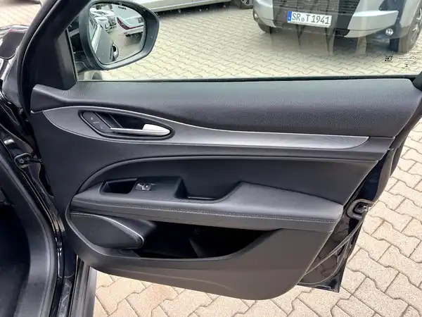 ALFA ROMEO STELVIO SUPER (21/28)
