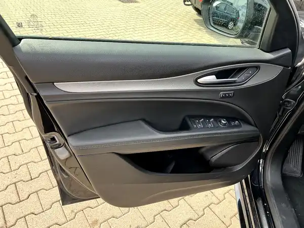 ALFA ROMEO STELVIO VELOCE (11/28)