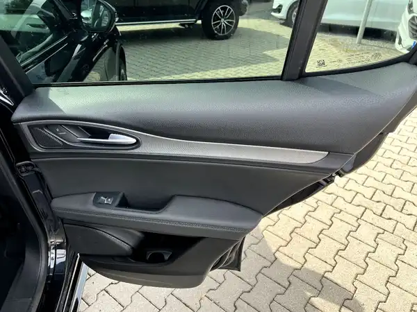 ALFA ROMEO STELVIO VELOCE (15/28)