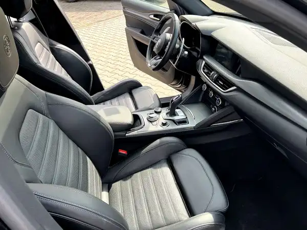 ALFA ROMEO STELVIO VELOCE (22/28)