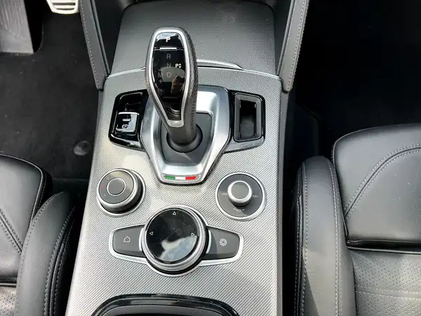 ALFA ROMEO STELVIO VELOCE (24/28)