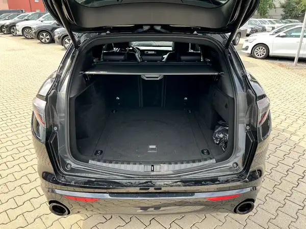 ALFA ROMEO STELVIO VELOCE (7/28)