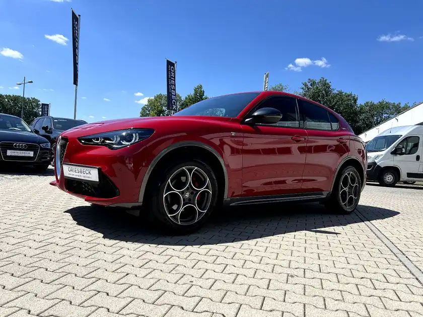 ALFA ROMEO STELVIO (1/28)
