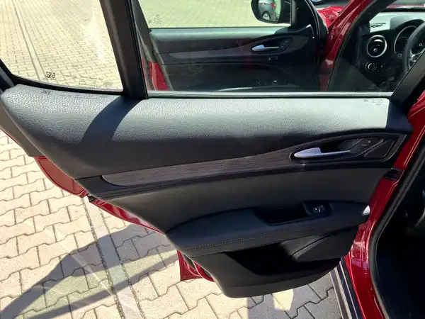 ALFA ROMEO STELVIO (12/28)