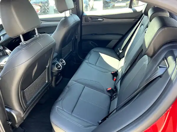 ALFA ROMEO STELVIO (13/28)