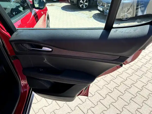 ALFA ROMEO STELVIO (15/28)