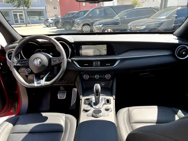 ALFA ROMEO STELVIO (19/28)