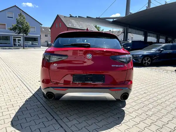 ALFA ROMEO STELVIO (3/28)