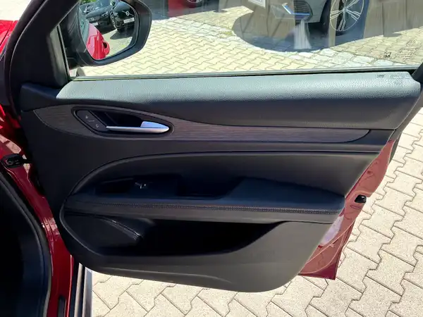 ALFA ROMEO STELVIO (21/28)