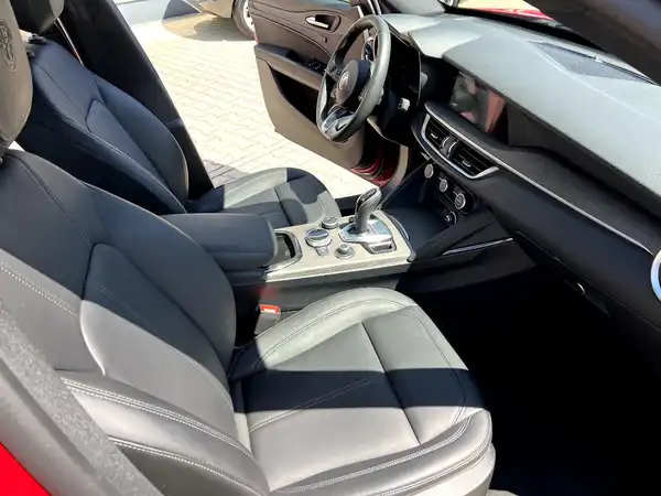 ALFA ROMEO STELVIO (22/28)