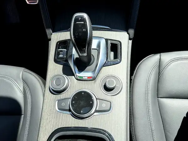 ALFA ROMEO STELVIO (24/28)