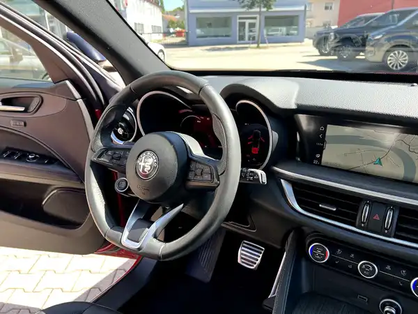 ALFA ROMEO STELVIO (27/28)