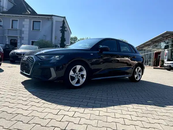 AUDI A3 SPORTBACK (1/28)