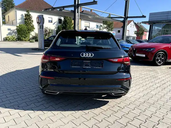 AUDI A3 SPORTBACK (2/28)