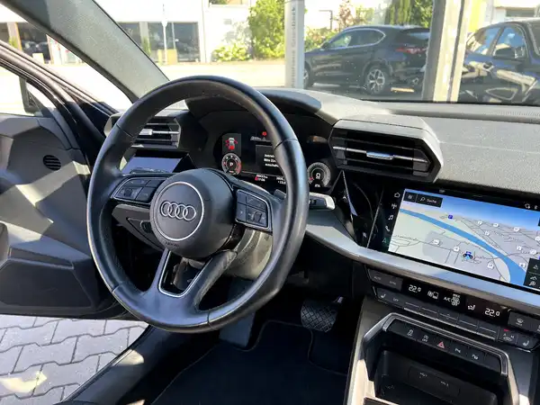 AUDI A3 SPORTBACK (27/28)