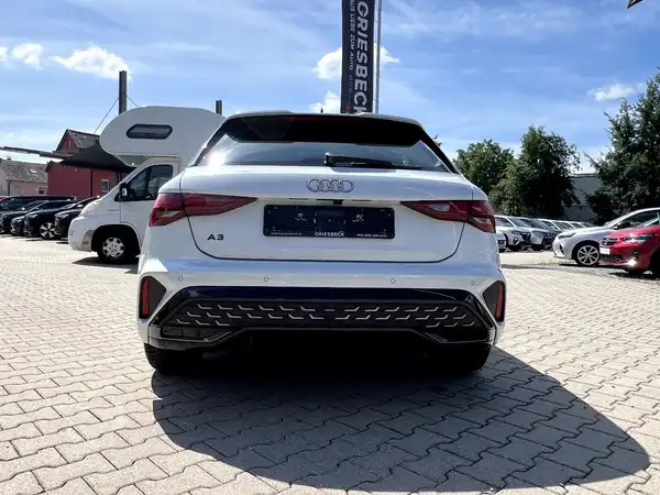 AUDI A3 SPORTBACK (2/28)