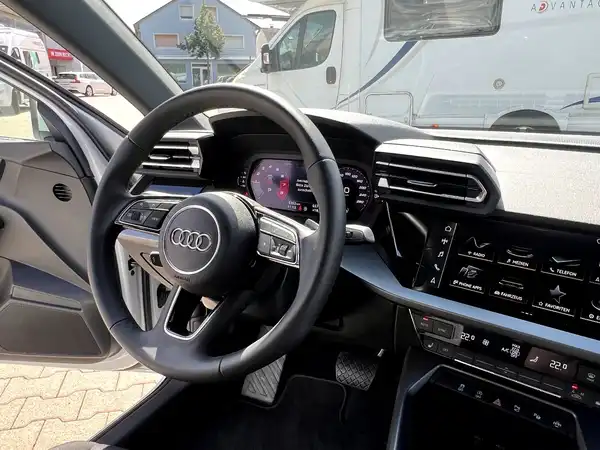 AUDI A3 SPORTBACK (27/28)