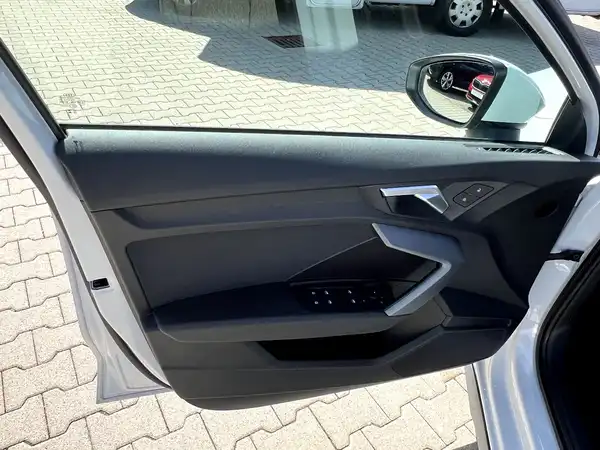 AUDI A3 SPORTBACK (10/28)