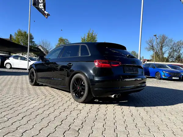 AUDI A3 SPORTBACK (2/28)