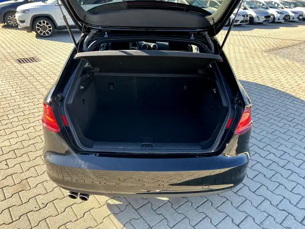 AUDI A3 SPORTBACK (7/28)
