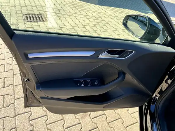 AUDI A3 SPORTBACK (10/28)
