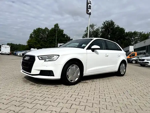 AUDI A3 SPORTBACK (1/26)