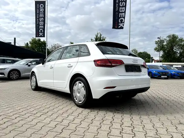 AUDI A3 SPORTBACK (2/26)