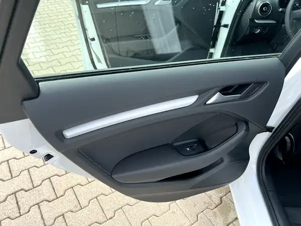 AUDI A3 SPORTBACK (11/26)