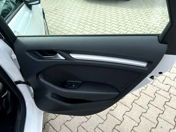 AUDI A3 SPORTBACK (14/26)