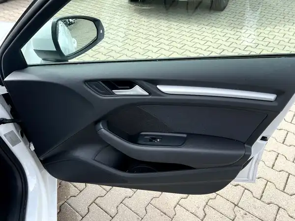 AUDI A3 SPORTBACK (19/26)