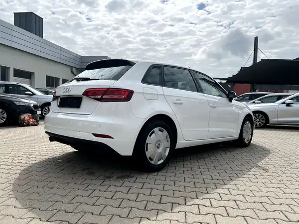 AUDI A3 SPORTBACK (4/26)