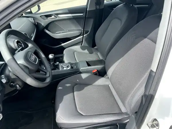 AUDI A3 SPORTBACK (8/26)