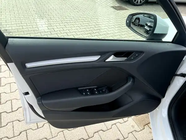 AUDI A3 SPORTBACK (10/26)