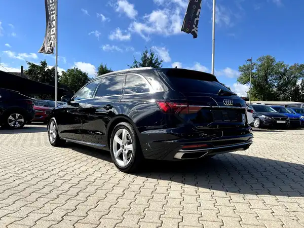 AUDI A4 AVANT (2/28)