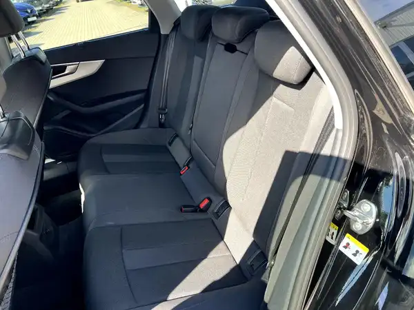 AUDI A4 AVANT (15/28)