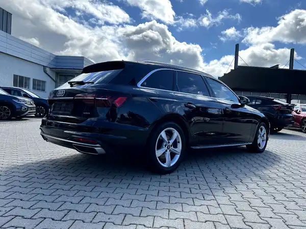 AUDI A4 AVANT (4/28)