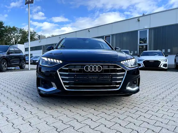 AUDI A4 AVANT (6/28)