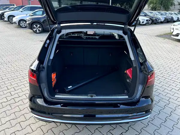AUDI A4 AVANT (7/28)
