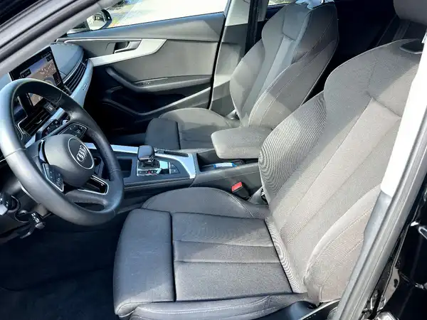 AUDI A4 AVANT (9/28)