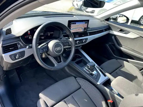 AUDI A4 AVANT (10/28)