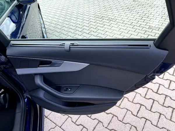 AUDI A4 AVANT (14/27)