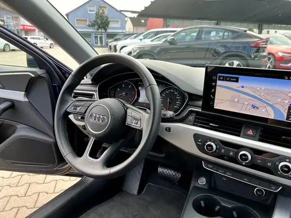 AUDI A4 AVANT (26/27)