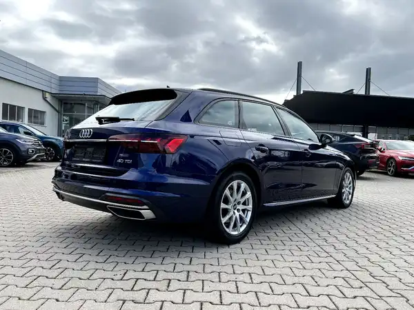 AUDI A4 AVANT (4/27)