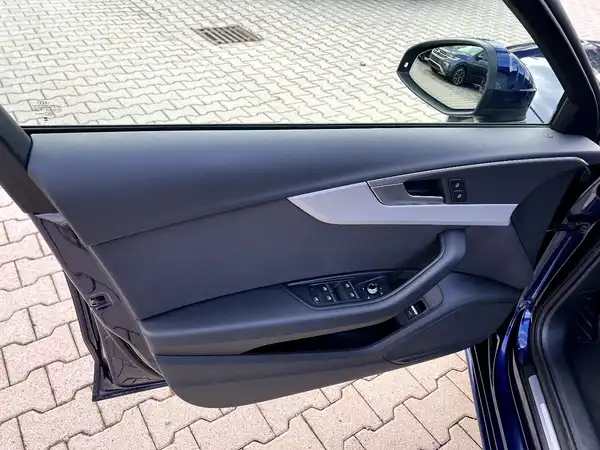 AUDI A4 AVANT (10/27)
