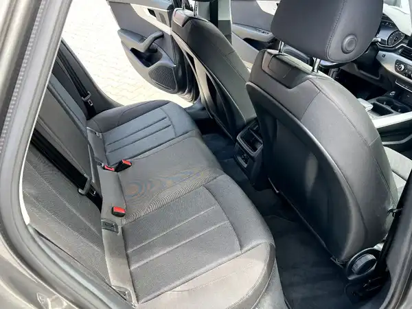 AUDI A4 AVANT (15/27)