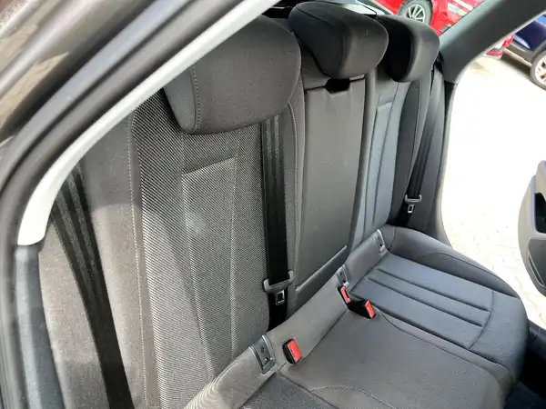 AUDI A4 AVANT (16/27)