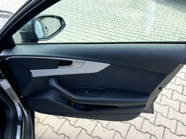 AUDI A4 AVANT (19/27)